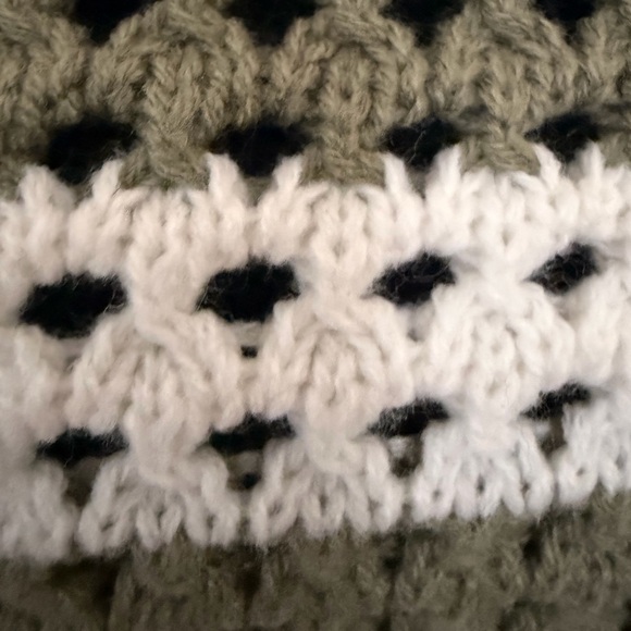 Pink Republic White and Green Knit Top - Picture 5 of 6